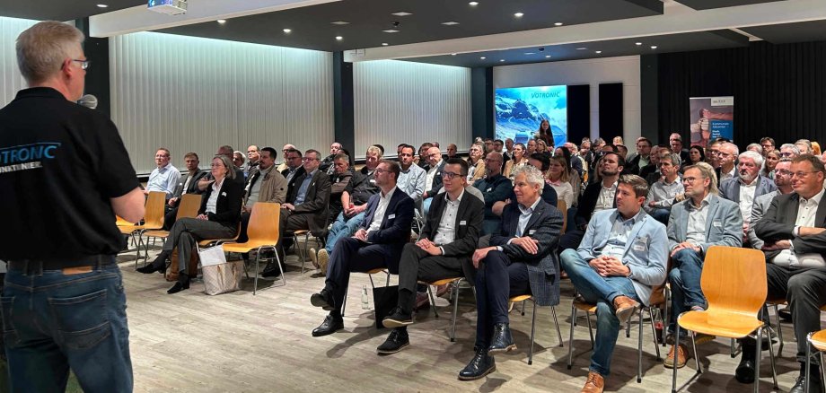 Volles Haus: Rund 130 Unternehmer und Vertreter der Politik tauschten sich beim jüngsten Unternehmerdialog aus, der in den Räumen der Firma Votronic in Lauterbach stattfand.