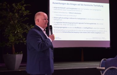 Karsten Schmal, Präsident des Hessischen Bauernverbandes und Vizepräsident des Deutschen Bauernverbandes, bei seinem Vortrag zur aktuellen Agrar- und Verbandspolitik vor dem Hintergrund des Ukraine-Krieges.